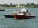 Einsatz Loeschboot und Rettungsboot Koeln Muelheim  P16